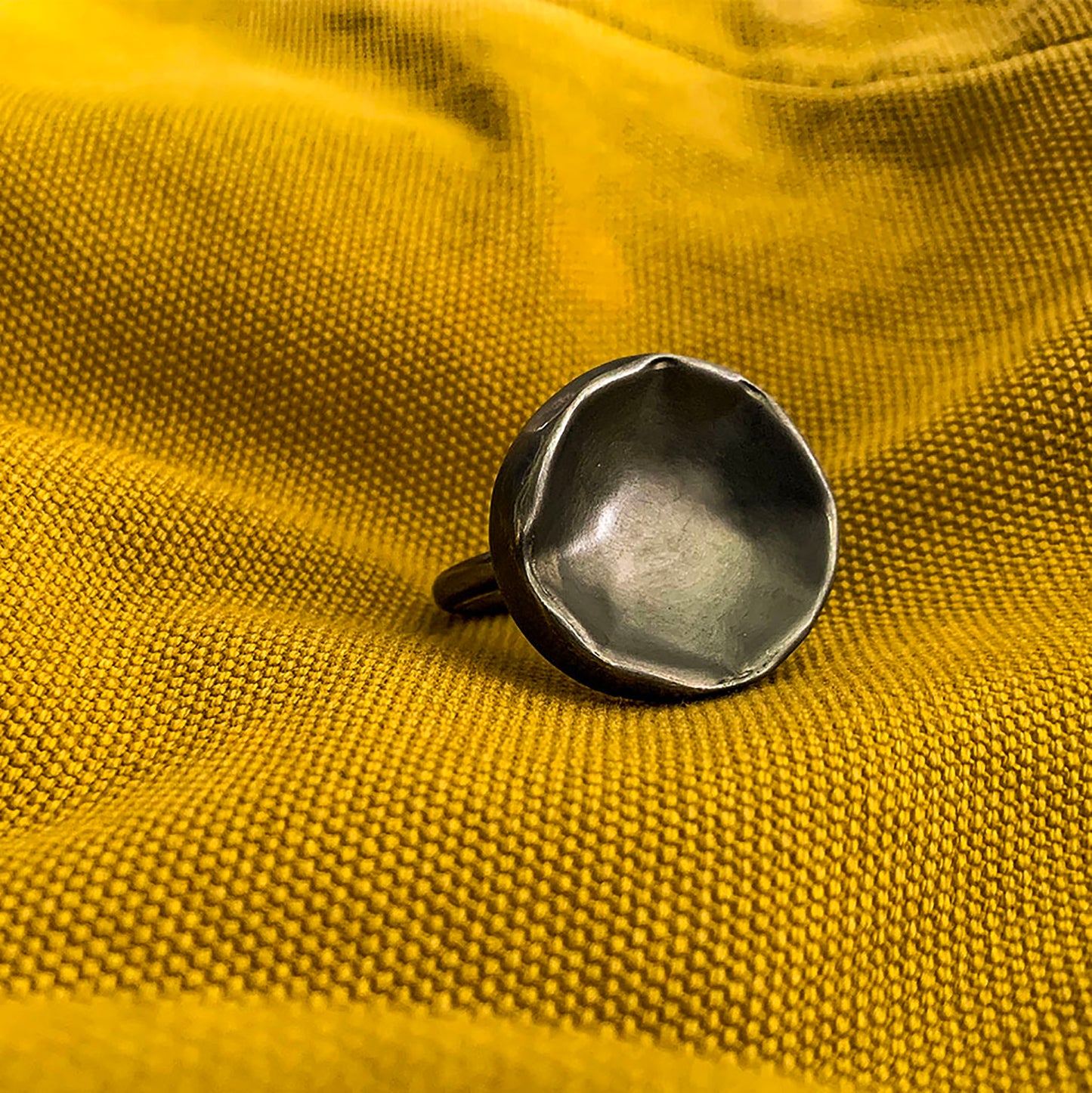 Hollow Ring with Thick Round Band